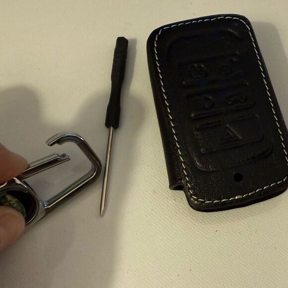 Land Rover Metal Keyfob Keychain and Key Fob Cover in Black Leather NWT - Picture 3 of 7